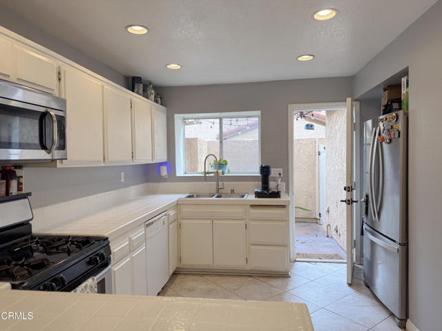 Detail Gallery Image 10 of 23 For 411 E Bard Rd, Oxnard,  CA 93033 - 3 Beds | 2/1 Baths
