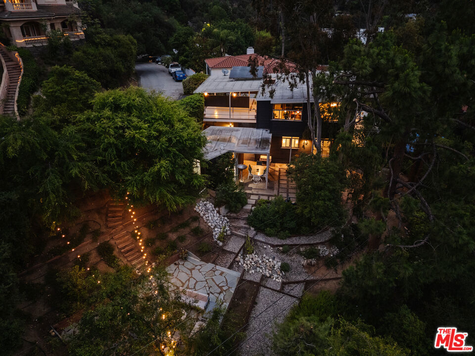 https://media.crmls.org/mediaz/dc9776ec-dc3c-485c-802a-b749bbae6540.jpg?preset=X-Large