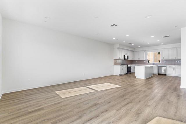 8608 Amherst St, Santee CA: https://media.crmls.org/mediaz/dc97f0bd-15e9-40f6-8f50-f80ab5354fa4.jpg