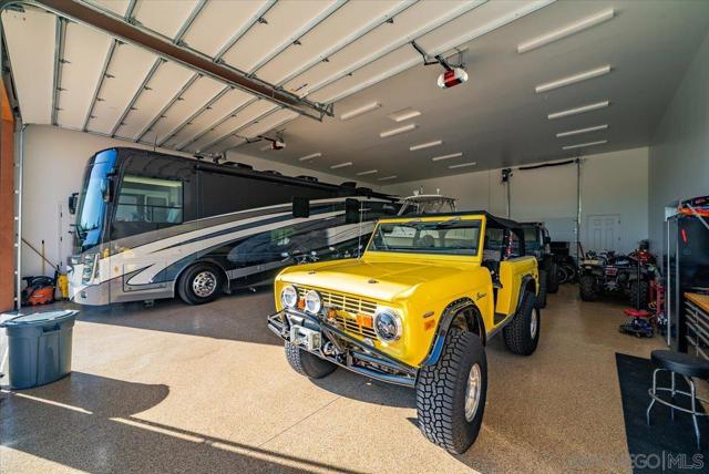 15397 Rock Creek Ln, El Cajon CA: https://media.crmls.org/mediaz/dc9896e6-b89e-45ba-af07-dd59d9ea9e4a.jpg