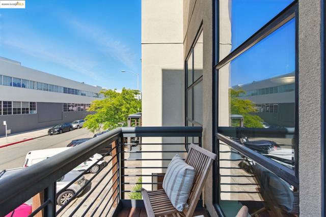 1213 67Th St, Oakland CA: https://media.crmls.org/mediaz/dc98a790-c853-4866-bbc3-752c283f8e4f.jpg