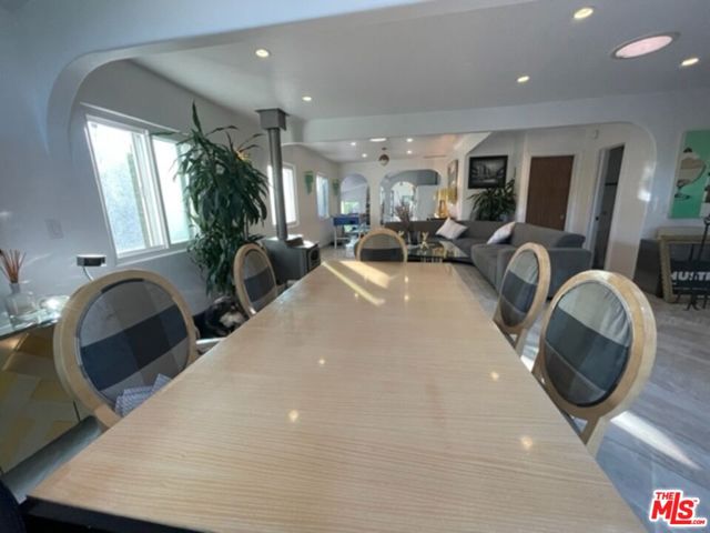 425 Sunridge Street, Playa del Rey CA: https://media.crmls.org/mediaz/dc98d922-cc26-4760-b2f6-921782fe1678.jpg