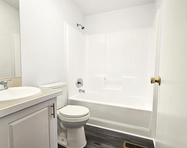 246 S Paseo Laredo, Cathedral City CA: https://media.crmls.org/mediaz/dc98fd25-40c9-4af1-afde-d17f3dfcafb0.jpg