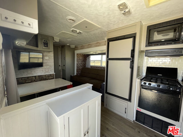 55 E Avenue D4, Lancaster CA: https://media.crmls.org/mediaz/dc990ad3-fc92-4824-bc45-f400d4f90a12.jpg