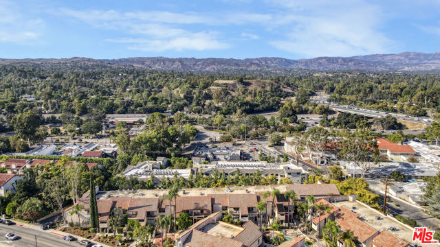 23401 Park Sorrento, Calabasas CA: https://media.crmls.org/mediaz/dc9917cb-7608-4911-91f3-817989b675de.jpg