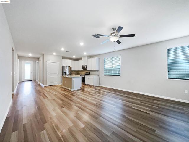 2211 Reunion Ln, Rio Vista CA: https://media.crmls.org/mediaz/dc9a2c20-c77b-4123-b1b4-e56bac63d349.jpg