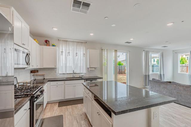 500 Duran Drive, Hollister CA: https://media.crmls.org/mediaz/dc9a6d56-b217-4c52-941f-53079949d234.jpg
