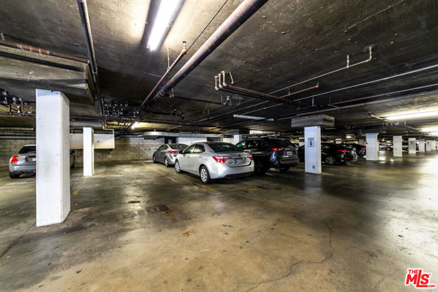17914 Magnolia Boulevard, Encino CA: https://media.crmls.org/mediaz/dc9b0222-ccca-42ad-aff1-045ade7f1981.jpg