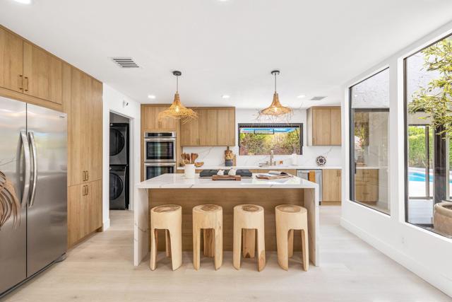 34 Lincoln Place, Rancho Mirage CA: https://media.crmls.org/mediaz/dc9b1c68-1fb9-4914-9568-64d82e3cda48.jpg