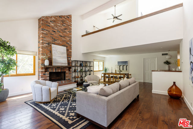2806 Sunday Trail, Los Angeles CA: https://media.crmls.org/mediaz/dc9b7a33-b096-44bb-8bbd-2a932f19e10e.jpg