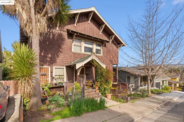3537 Kempton, Oakland CA: https://media.crmls.org/mediaz/dc9bd9f0-da85-4253-805c-f50f5a5cfb59.jpg