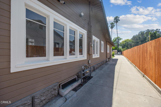 975 N Mentor Avenue, Pasadena CA: https://media.crmls.org/mediaz/dc9c1d7c-bfa5-4369-b7f8-a6e6c1d4c71e.jpg