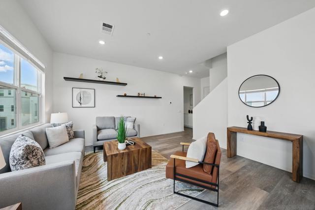 2054 Luzon Lane, Chula Vista CA: https://media.crmls.org/mediaz/dc9c2f0e-cab6-4fe1-b884-22f4e4446e30.jpg