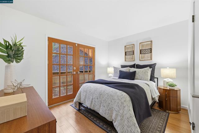 129 Spring Rd, Orinda CA: https://media.crmls.org/mediaz/dc9c73a0-789e-4387-8a69-c5370364bd07.jpg