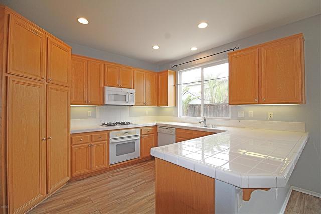 Detail Gallery Image 3 of 18 For 351 Huerta St, Oxnard,  CA 93030 - 3 Beds | 2 Baths