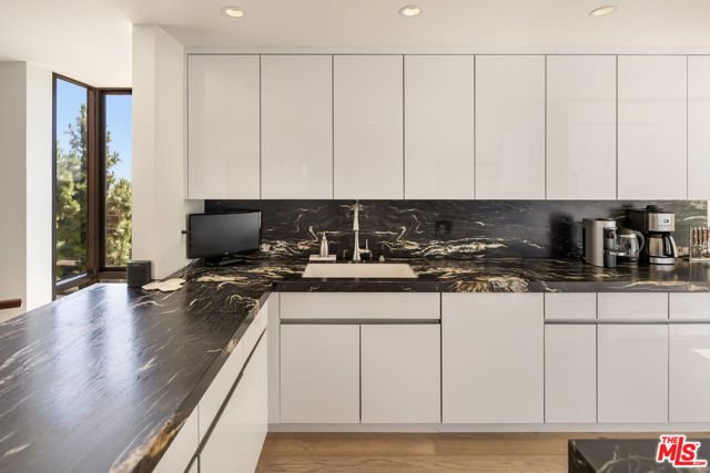 1033 Carol Drive, West Hollywood CA: https://media.crmls.org/mediaz/dc9d9779-e0dd-4013-bdb0-f235c4c0dc44.jpg