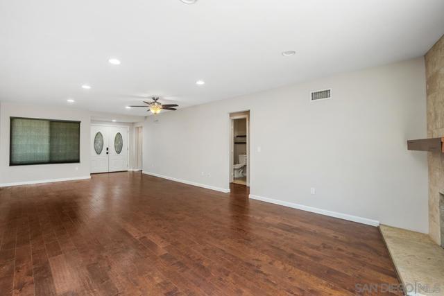 1561 Oak Hill Dr, Escondido CA: https://media.crmls.org/mediaz/dc9e42c6-2b0c-4d03-9f66-6a890cd8f11d.jpg