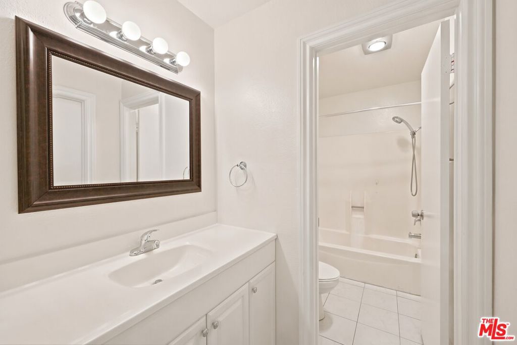 https://media.crmls.org/mediaz/dc9e5e91-607f-4e2e-a7b6-5301014a229e.jpg?preset=X-Large