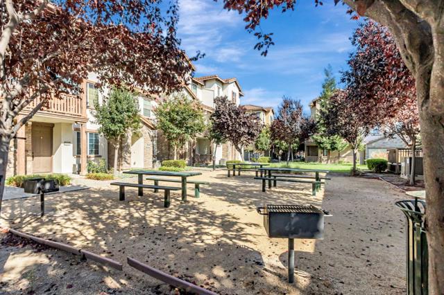1116 Genco Terrace, San Jose CA: https://media.crmls.org/mediaz/dc9ea842-f373-4803-866e-e876bd2ca924.jpg