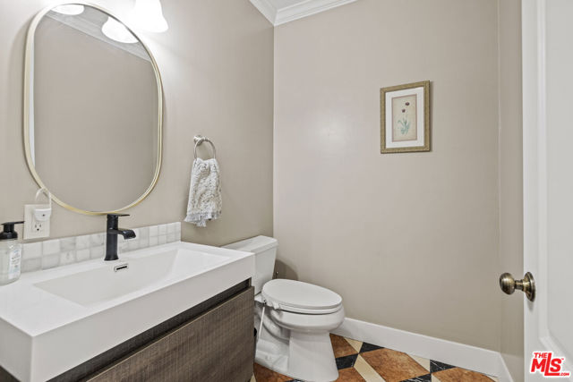 8944 Enfield Avenue, Sherwood Forest CA: https://media.crmls.org/mediaz/dc9ec673-59d3-4ee9-b9b7-6d161fadc29e.jpg