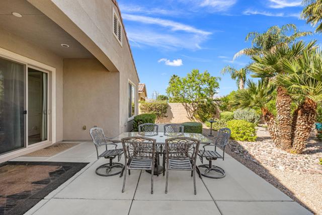 81708 Avenida De Baile, Indio CA: https://media.crmls.org/mediaz/dc9f1e07-c6db-486b-9a42-cd8d58cb1ff9.jpg