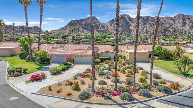 78565 Vista Del Fuente, Indian Wells CA: https://media.crmls.org/mediaz/dc9f2f8d-bf70-4b68-b149-cd337558ce46.jpg