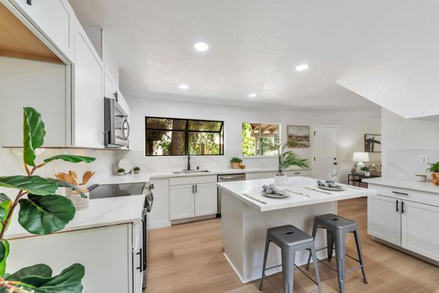 21683 Summit Road, Los Gatos CA: https://media.crmls.org/mediaz/dc9f40e9-12dc-484a-8b9e-51f4d1af5c21.jpg