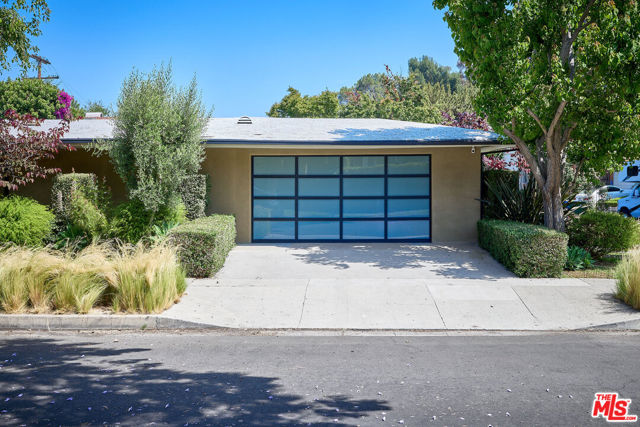 310 Beloit Avenue, Los Angeles CA: https://media.crmls.org/mediaz/dc9fb8fc-224a-4ba7-b7a7-11caa05846f3.jpg