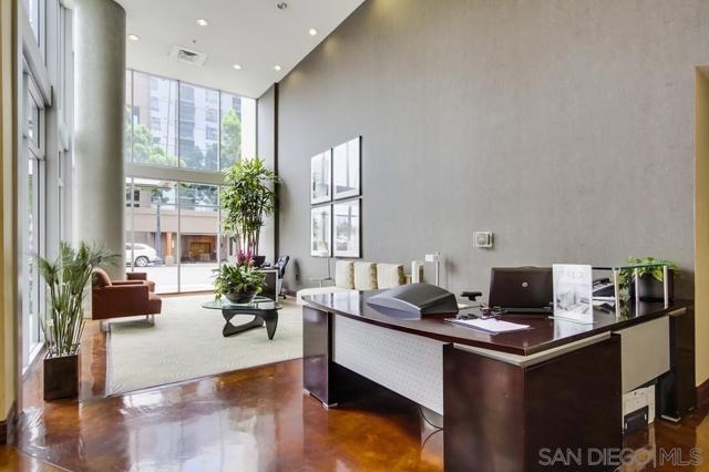1240 India St, San Diego CA: https://media.crmls.org/mediaz/dca0bbe0-dab2-449b-b70d-006ec022ad78.jpg