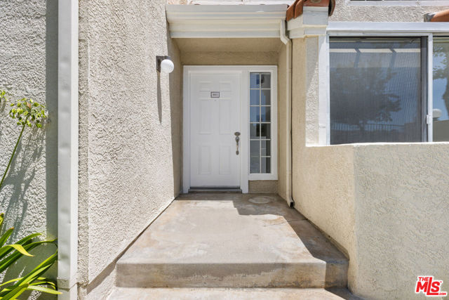 4240 Lost Hills Road, Calabasas CA: https://media.crmls.org/mediaz/dca0cb7d-7260-4625-904d-711b4d9ed815.jpg