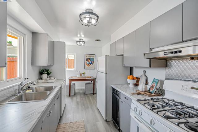 23192 Santa Clara Street, Hayward CA: https://media.crmls.org/mediaz/dca178e6-17c5-48c9-9d96-38c63c8418d7.jpg