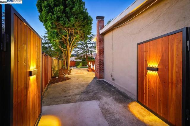 30456 Hoylake St, Hayward CA: https://media.crmls.org/mediaz/dca1c153-8c9a-43d2-b49f-9587a66bb2b5.jpg