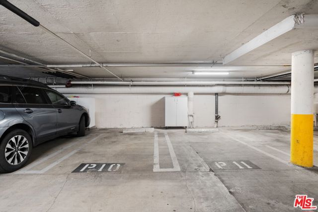 1722 Malcolm Avenue, Los Angeles CA: https://media.crmls.org/mediaz/dca1e631-5a0c-4759-8a72-1daa017f160f.jpg