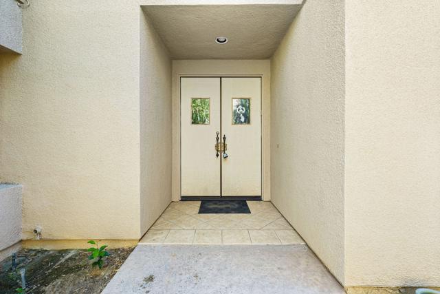 153 Lake Shore Drive, Rancho Mirage CA: https://media.crmls.org/mediaz/dca1eec0-368b-4a6b-88a1-980954e769e7.jpg