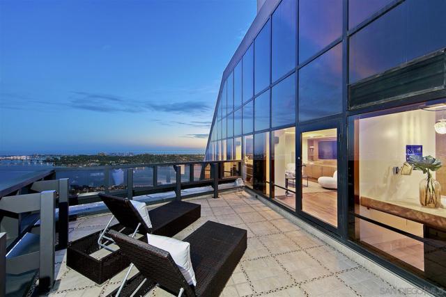 100 Harbor Dr, San Diego CA: https://media.crmls.org/mediaz/dca1fe12-c89c-4e8b-a7b2-0d3fb7afc59e.jpg