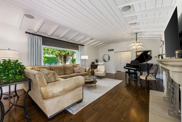 365 Camino Norte, Palm Springs CA: https://media.crmls.org/mediaz/dca21dc1-9486-4ea8-a0d5-891e84c476e3.jpg