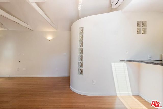 4385 Camellia Avenue, Studio City CA: https://media.crmls.org/mediaz/dca31021-2985-41c7-89b9-883ba3fc1ec0.jpg
