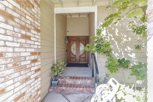 Image 2 of 46 For 18745 Cavendish Dr