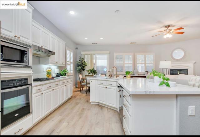 1771 Wilde Dr, Discovery Bay CA: https://media.crmls.org/mediaz/dca3f2bc-15e1-4724-912d-5c52a35c60eb.jpg