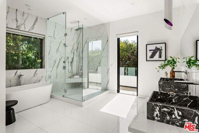 833 N Cherokee Avenue, Los Angeles CA: https://media.crmls.org/mediaz/dca49bc0-a109-486d-ba67-96570eb85594.jpg