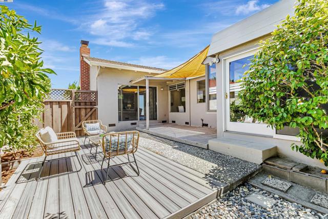 11 N Jim Elder Drive, Campbell CA: https://media.crmls.org/mediaz/dca4f446-e85d-4ade-ad19-56aa7fac4276.jpg