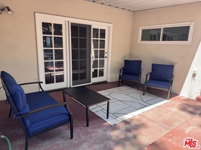 2925 Dona Susana Drive, Studio City CA: https://media.crmls.org/mediaz/dca4fbcd-47fa-4bea-b9ba-f7c3decbde6b.jpg