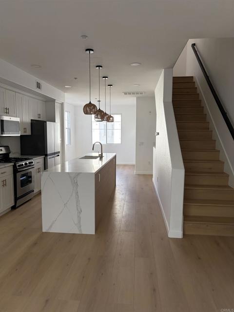 Detail Gallery Image 2 of 11 For 815 Harbor Cliff Way #239,  Oceanside,  CA 92054 - 3 Beds | 3/1 Baths