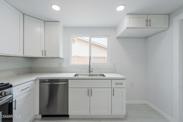 1477 Dinsmore Street, Simi Valley CA: https://media.crmls.org/mediaz/dca6f0cc-3235-445d-81a9-49a252b34e8d.jpg