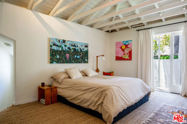 2249 Mountain Oak Drive, Los Angeles CA: https://media.crmls.org/mediaz/dca6f105-6fbf-4b45-867a-28f07bceafaf.jpg