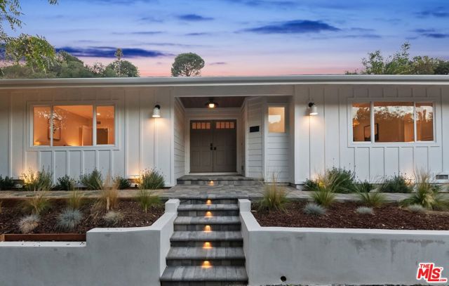 4031 Deerhorn Drive, Sherman Oaks CA: https://media.crmls.org/mediaz/dca6f88c-c3ec-417e-80a3-2edb7ea21c7c.jpg