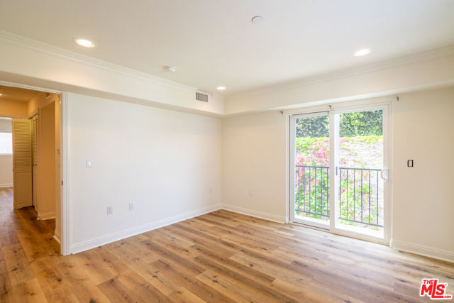1529 S BEVERLY Drive, Los Angeles CA: https://media.crmls.org/mediaz/dca7306b-b5ff-4f0d-a89a-dd9943282487.jpg