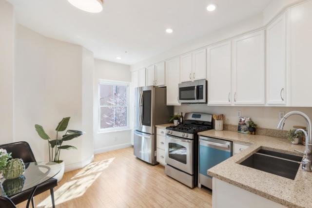 121 Pacchetti Way, Mountain View CA: https://media.crmls.org/mediaz/dca75b3d-2603-4c8d-8bc8-df32c9c1bc30.jpg