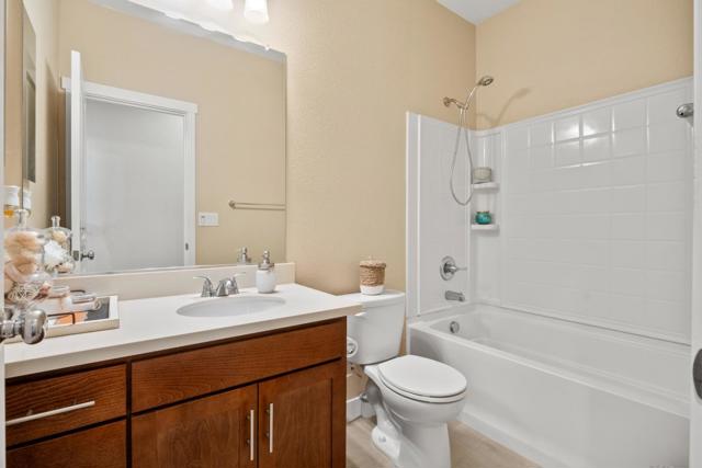 1141 Navigator Drive, Lathrop CA: https://media.crmls.org/mediaz/dca7968b-9433-49b5-ab19-a215e9bb7122.jpg