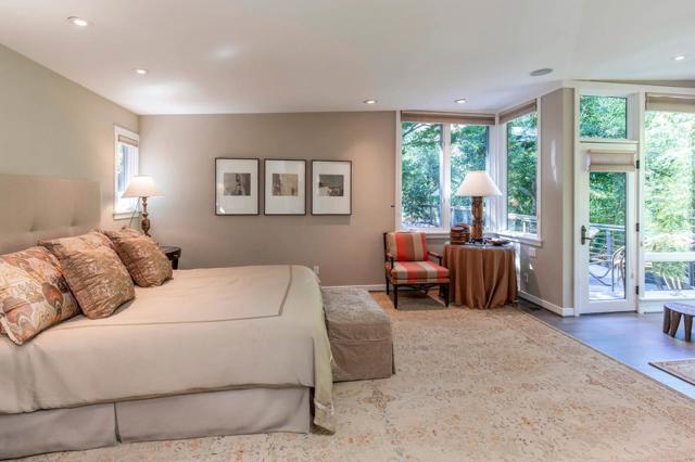 135 Wyndham Drive, Portola Valley CA: https://media.crmls.org/mediaz/dca7cd08-54fd-4826-97be-100637b9cec3.jpg